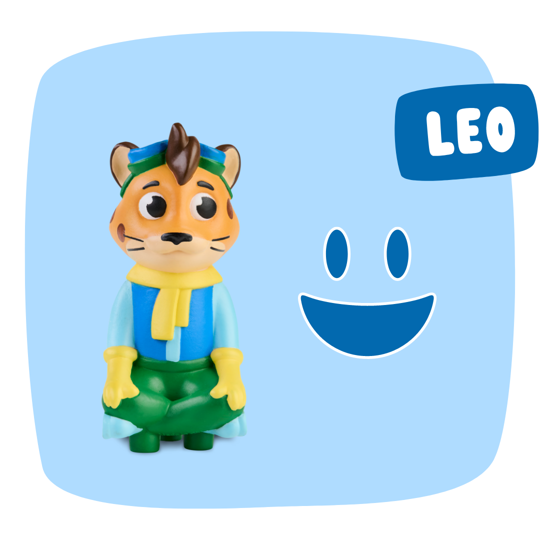 Zeichentrickfigur eines Tigers namens Leo mit Schal und Mütze, neben einem blauen Smiley stehend.