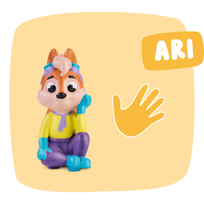Ari "Meine Körperteile" von Edurino DE zeigt ein Cartoon-Streifenhörnchen mit Brille und buntem Outfit neben dem Wort ARI, einem gelben Handabdruck und spielerischen Hinweisen auf Körperteile, um die Neugier der Kinder auf unsere fünf Sinne zu wecken.