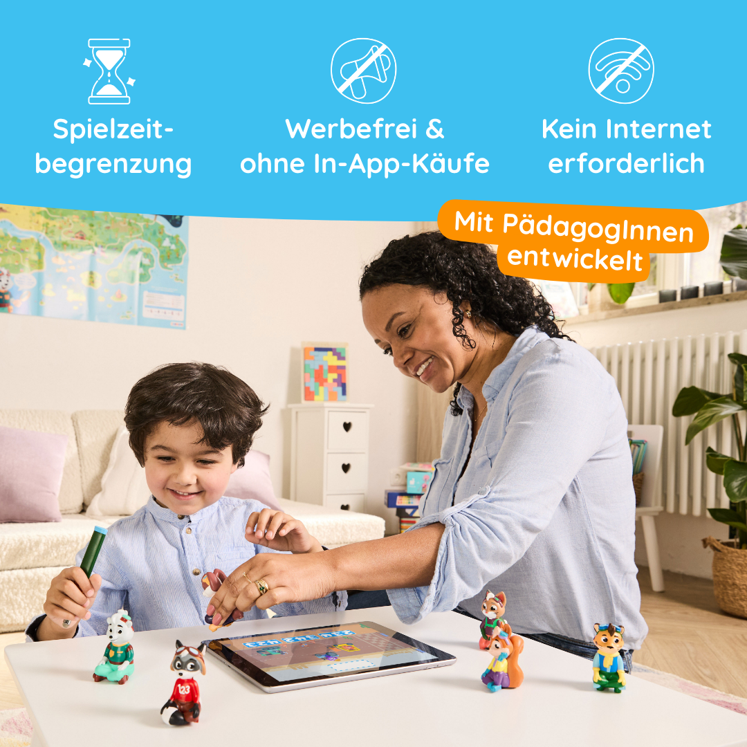 Eine Frau und ein Kind benutzen das Edurino DE "Robin 'Erstes Rechnen bis 10' - Stufe 2" Set und spielen mit Tierfiguren und einem Tablet, um das Zahlverständnis zu verbessern. Drei Features sind oben auf Deutsch hervorgehoben.