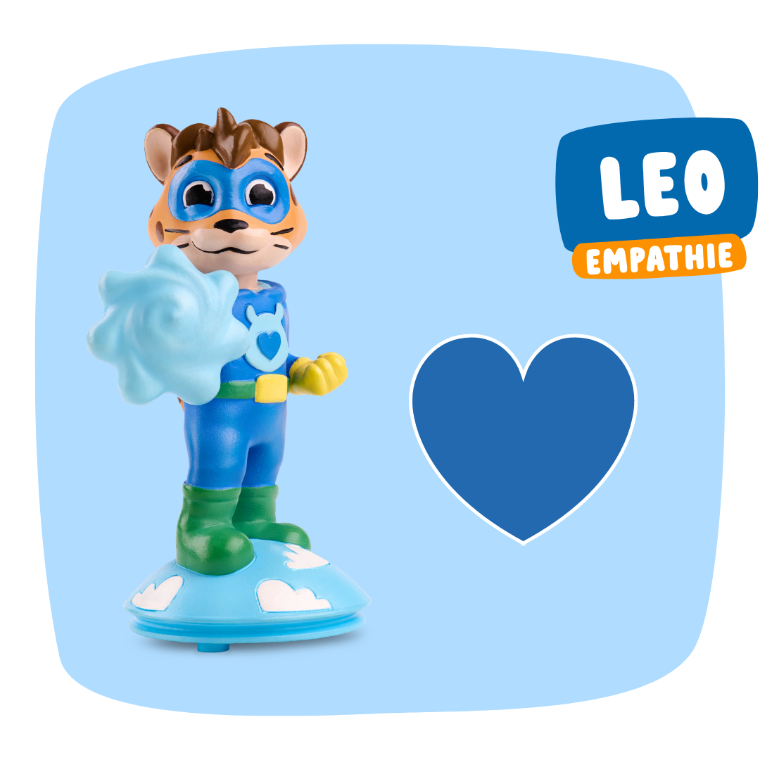 Spielzeug-Tiger-Superheld auf blauem Grund mit Herz-Symbol und dem Text Leo "Freundschaft & Soziales" von Edurino DE, der Freundschaft und soziale Kompetenz hervorhebt, auf hellblauem Hintergrund.