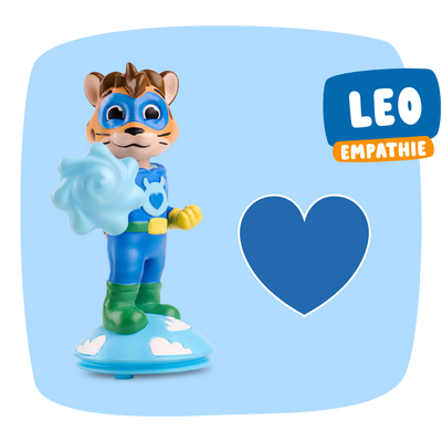 Spielzeug-Tiger-Superheld auf blauem Grund mit Herz-Symbol und dem Text Leo "Freundschaft & Soziales" von Edurino DE, der Freundschaft und soziale Kompetenz hervorhebt, auf hellblauem Hintergrund.