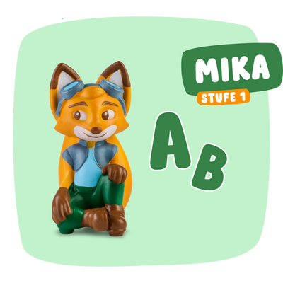 Cartoon-Fuchsfigur mit blauer Schutzbrille, Hemd und grüner Hose. Edurino DE's Mika "Erstes Lesen & Schreiben" - Stufe 1: Ideal für Kinder zum üben Reime, Silben und Sprache entdecken!.
