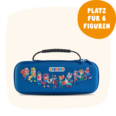 Das Edurino DE Kleines Sammel-Mäppchen ist ein blaues Etui mit Reißverschluss, auf dem Cartoon-Tierfiguren abgebildet sind und das mit "Platz für 6 Figuren" beschriftet ist.