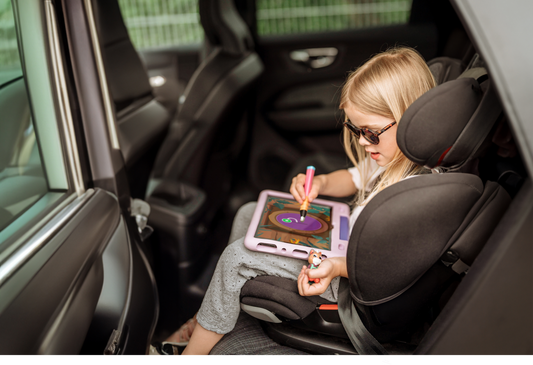 5 sinnvolle Beschäftigungen für lange Autofahrten mit Kindern