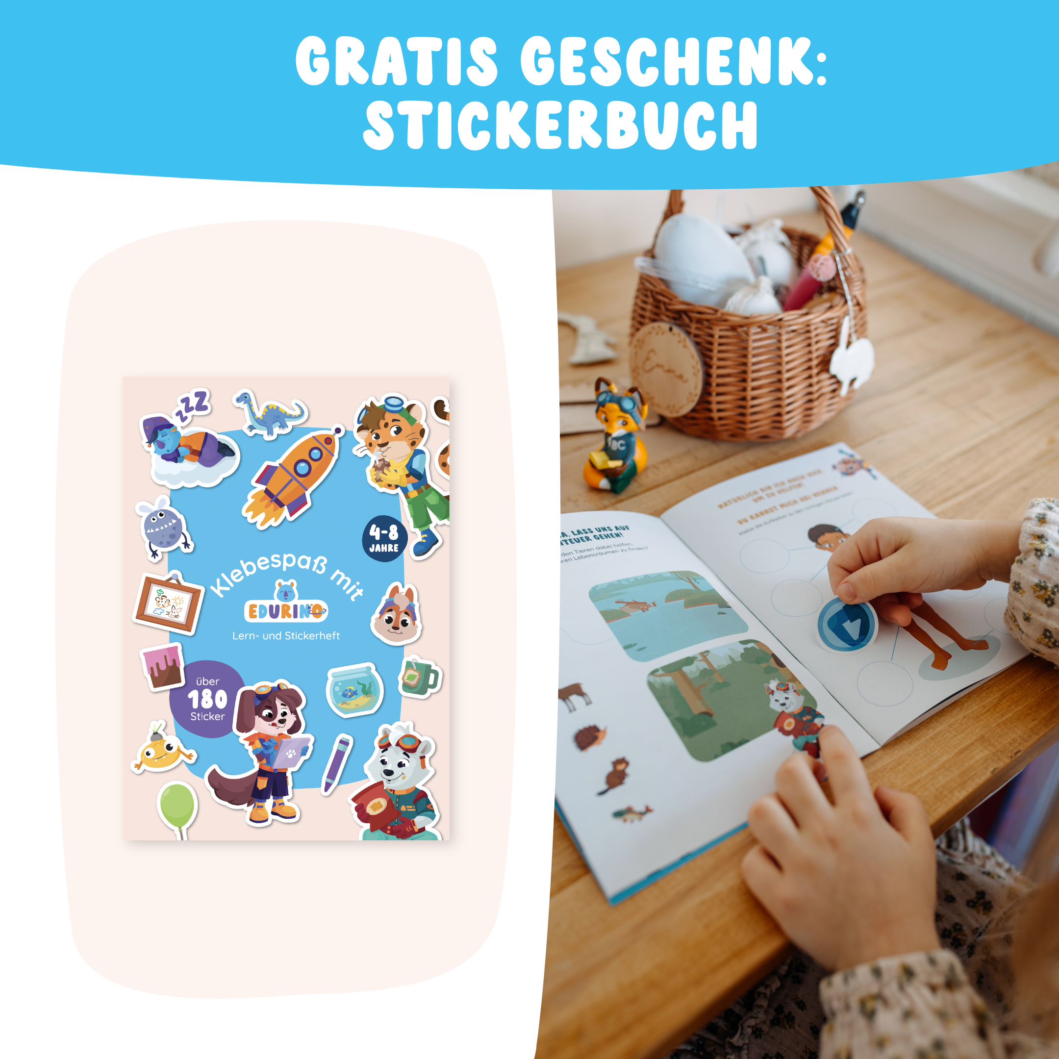 Ein Kind klebt Sticker in ein aufgeschlagenes Stickerbuch an einem Tisch; oben hebt 